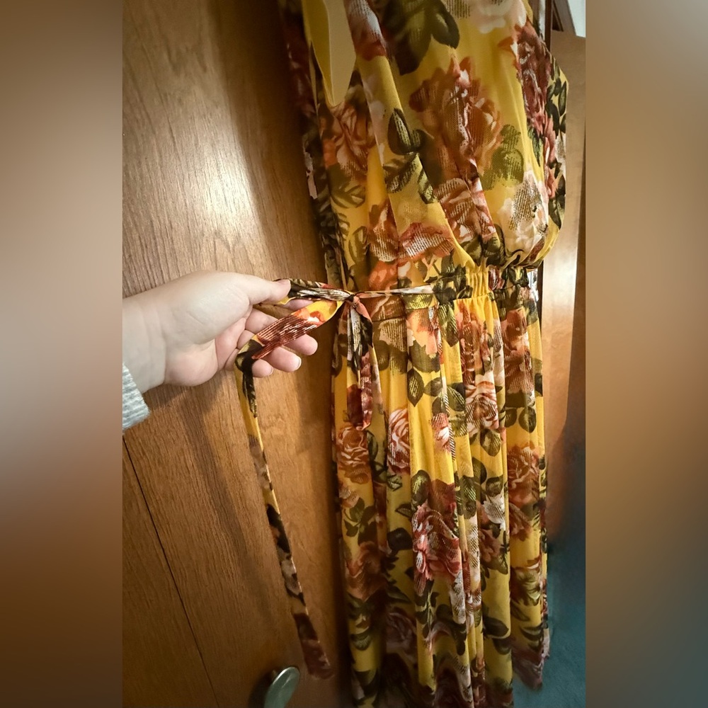 NWT! Deep Yellow Floral Dress Size medium - Picture 3 of 7